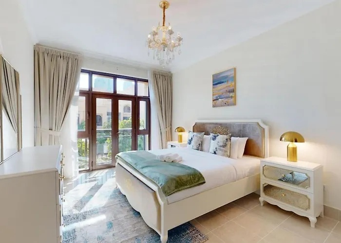 Al Tajer, Core C, Souk Al Bahar - Charming Two Bedroom
