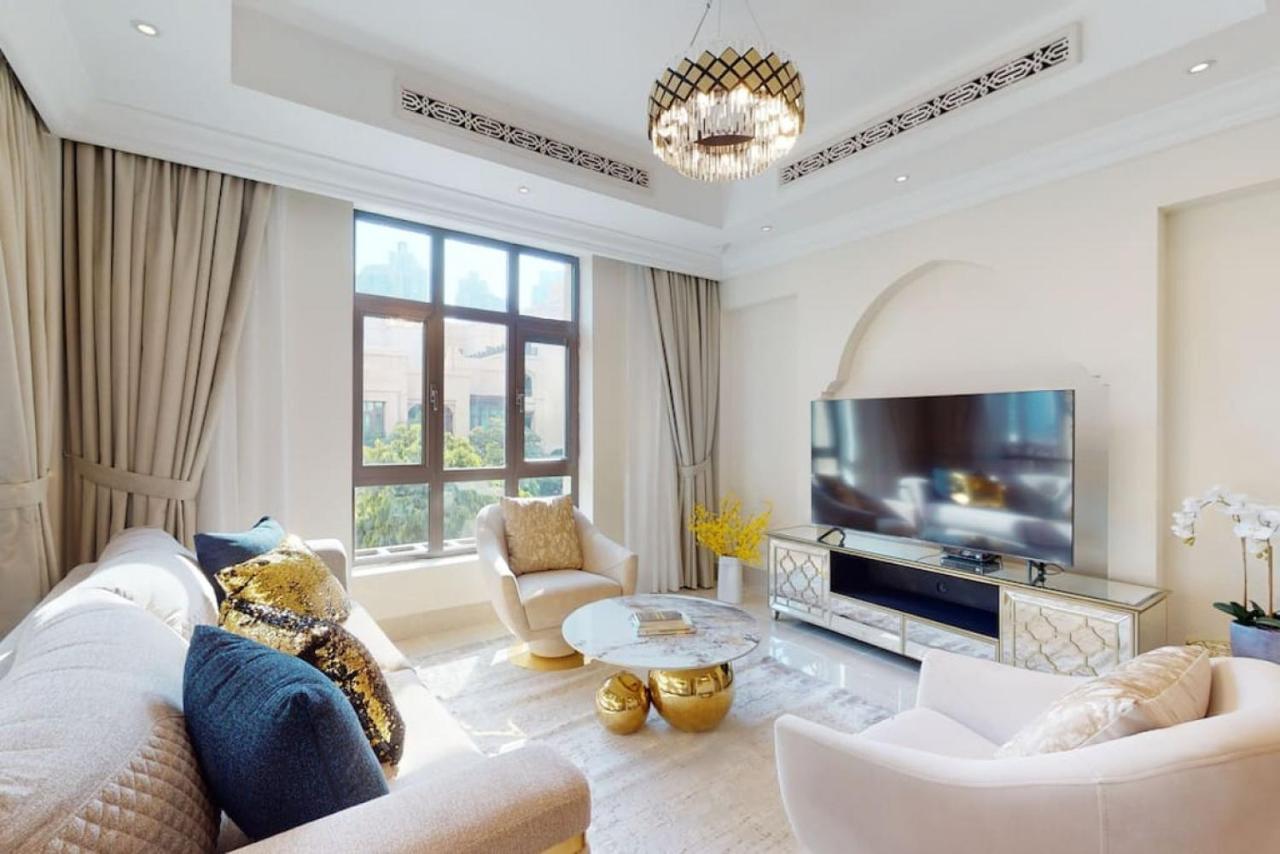 Al Tajer, Core C, Souk Al Bahar - Charming Two Bedroom Apartment