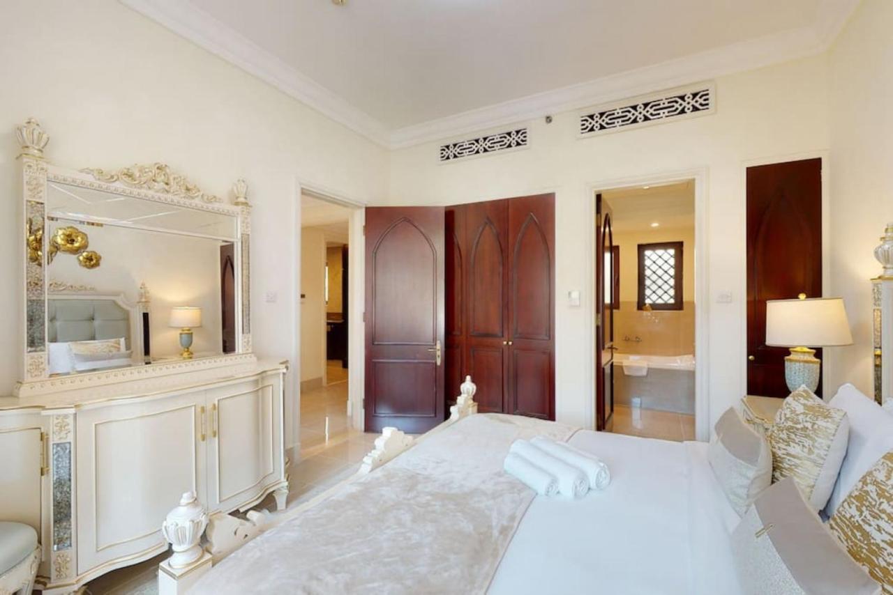 Al Tajer, Core C, Souk Al Bahar - Charming Two Bedroom Apartment