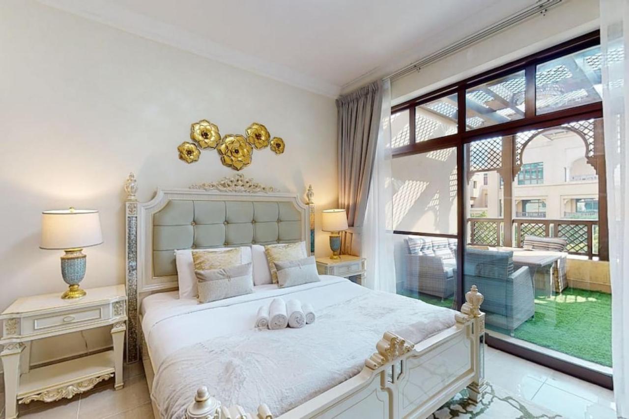 Al Tajer, Core C, Souk Al Bahar - Charming Two Bedroom *