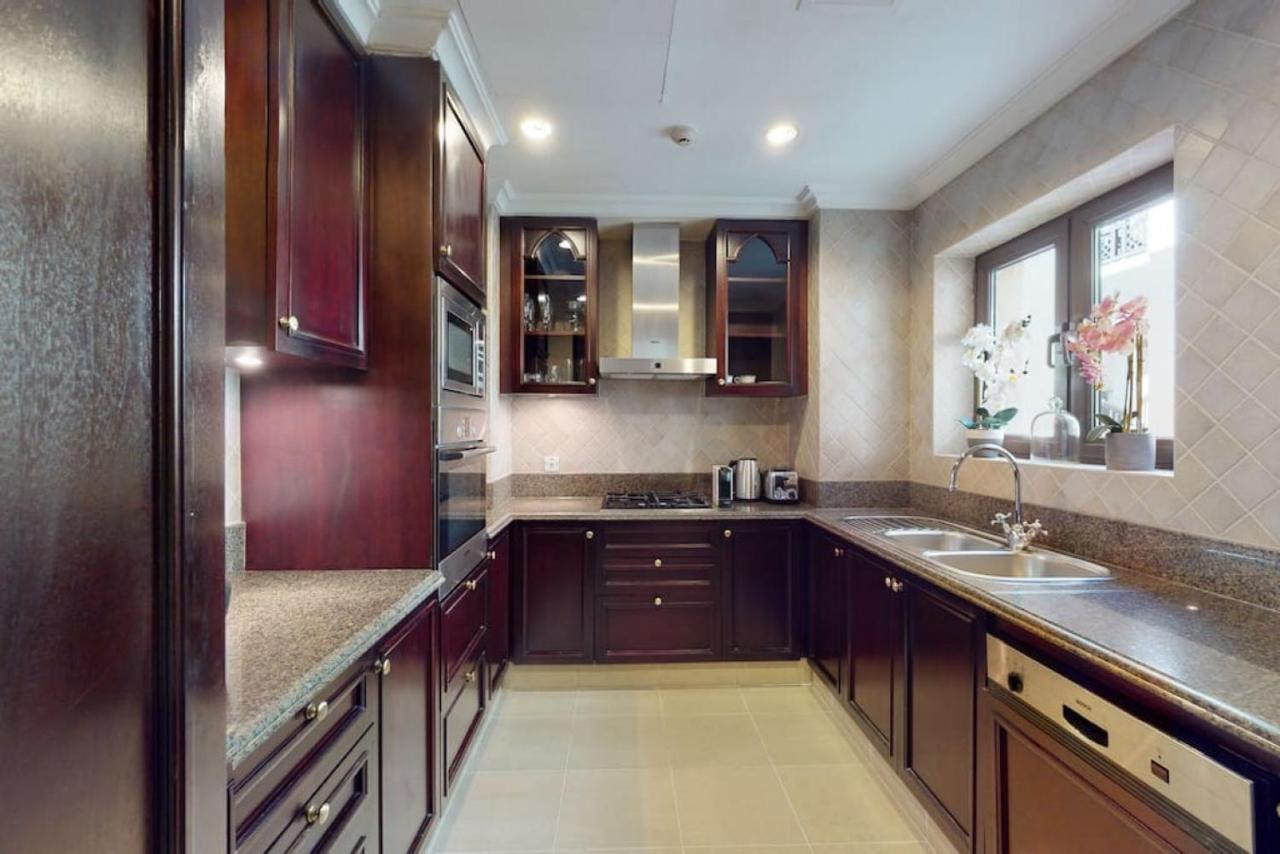 Al Tajer, Core C, Souk Al Bahar - Charming Two Bedroom Dubai