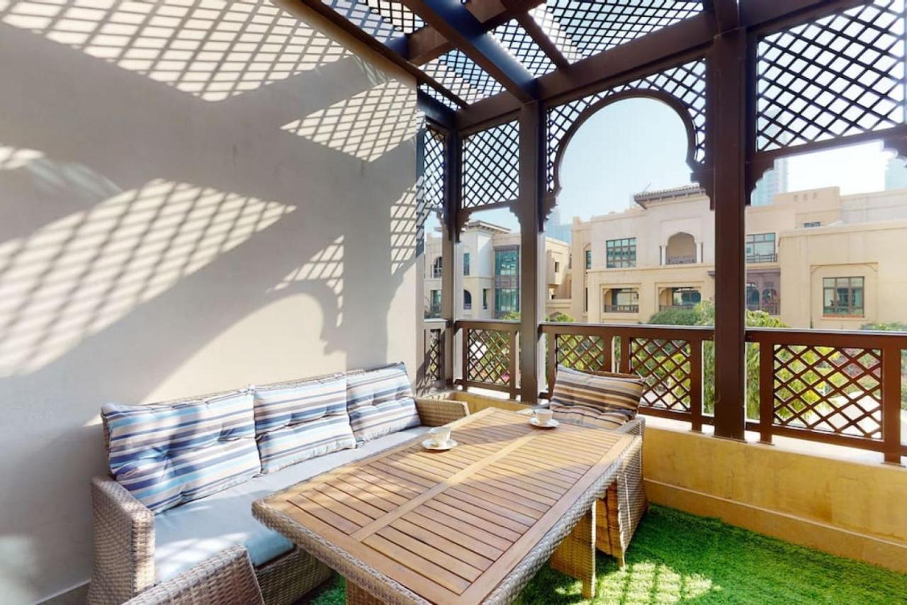 Al Tajer, Core C, Souk Al Bahar - Charming Two Bedroom Apartment *