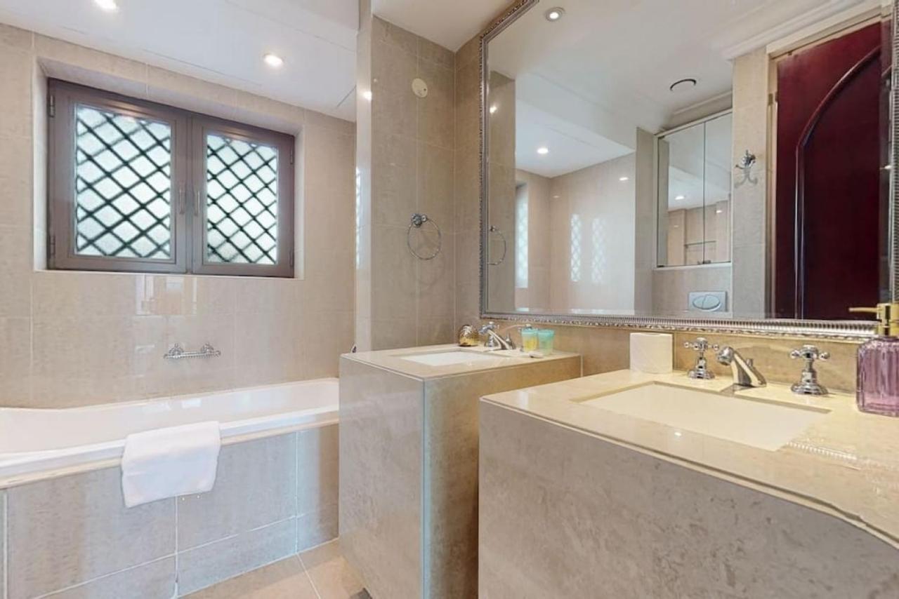 Apartment Al Tajer, Core C, Souk Al Bahar - Charming Two Bedroom *