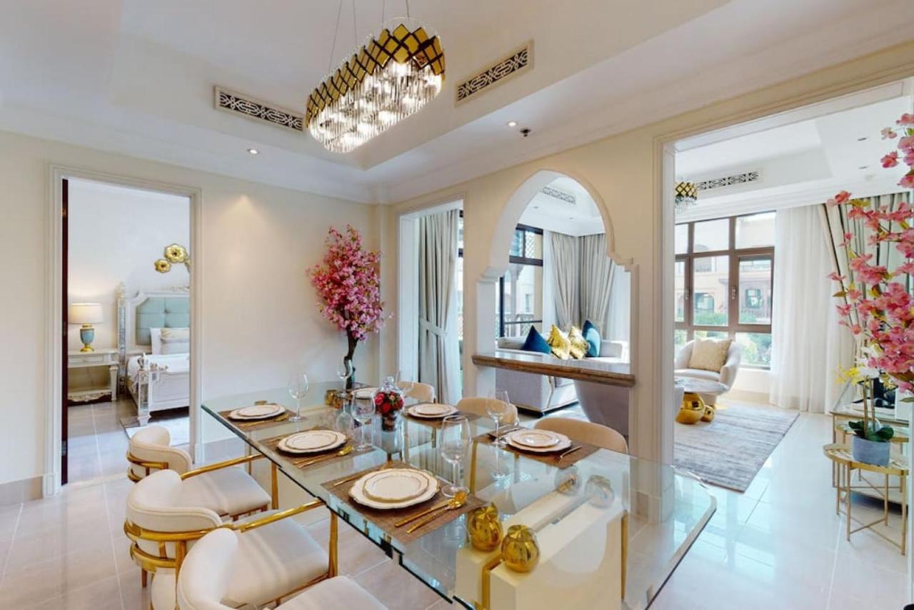 Al Tajer, Core C, Souk Al Bahar - Charming Two Bedroom Apartment *