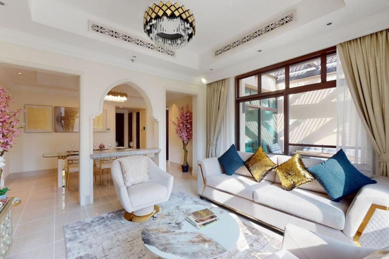 Al Tajer, Core C, Souk Al Bahar - Charming Two Bedroom Apartment Dubai