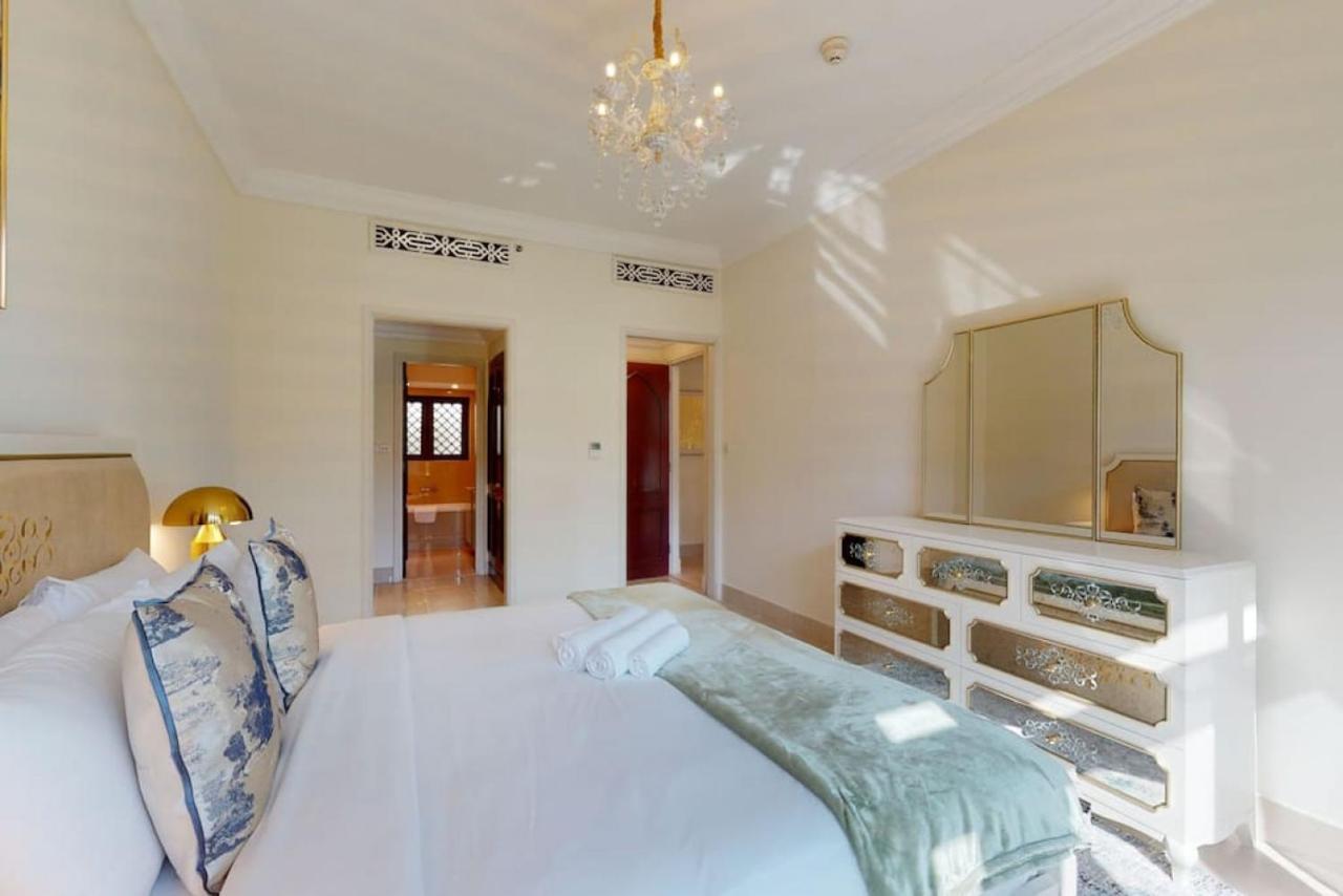 Al Tajer, Core C, Souk Al Bahar - Charming Two Bedroom