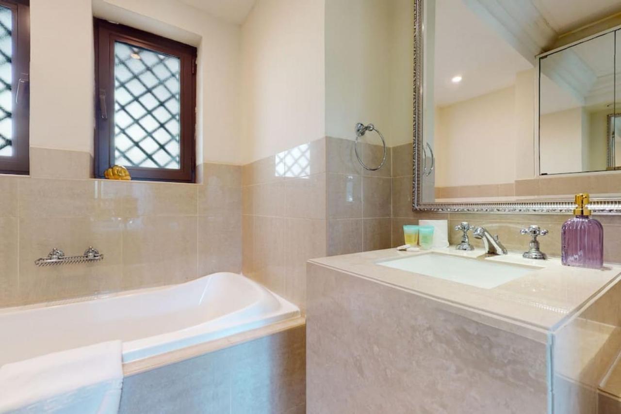 Al Tajer, Core C, Souk Al Bahar - Charming Two Bedroom Apartment *