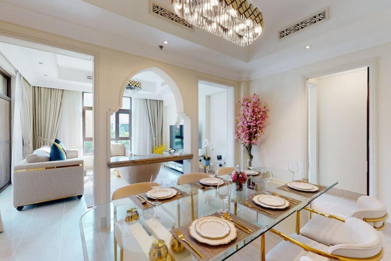 Al Tajer, Core C, Souk Al Bahar - Charming Two Bedroom *