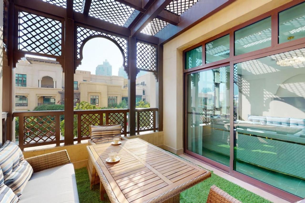 Al Tajer, Core C, Souk Al Bahar - Charming Two Bedroom *